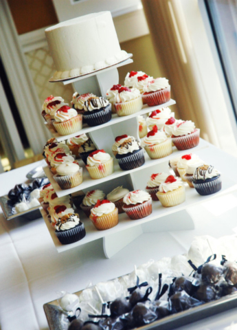 Cupcakes and Cake Pops for a wedding at Creekside Gahanna's Conference Center
