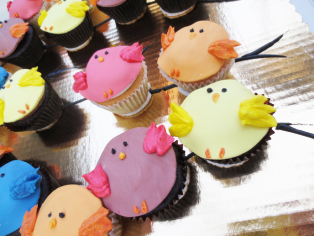 Celebrate with these custom fondant bird toppers