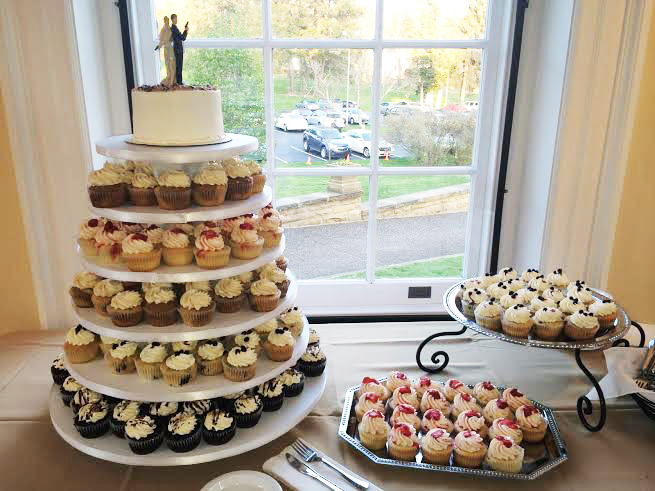 Should I offer a dessert bar at my wedding?
