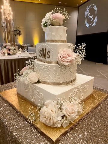 4-tiered wedding cake delivery in Columbus, Ohio