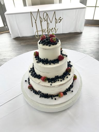 Tiered wedding cake delivery in central Ohio