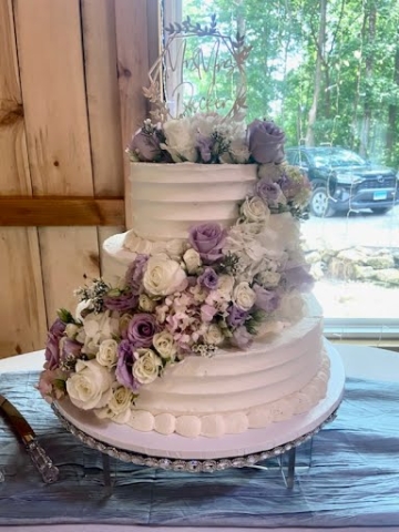 A wedding cake delivery service in Columbus, Ohio