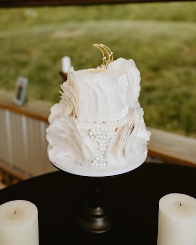 Whimsical wedding cake designs in Columbus, Ohio