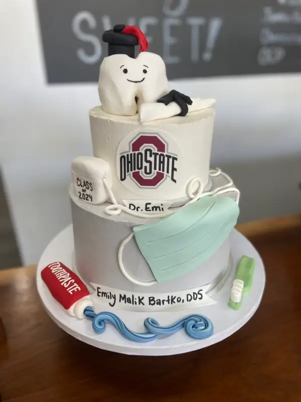 Graduation Cakes - Image 20