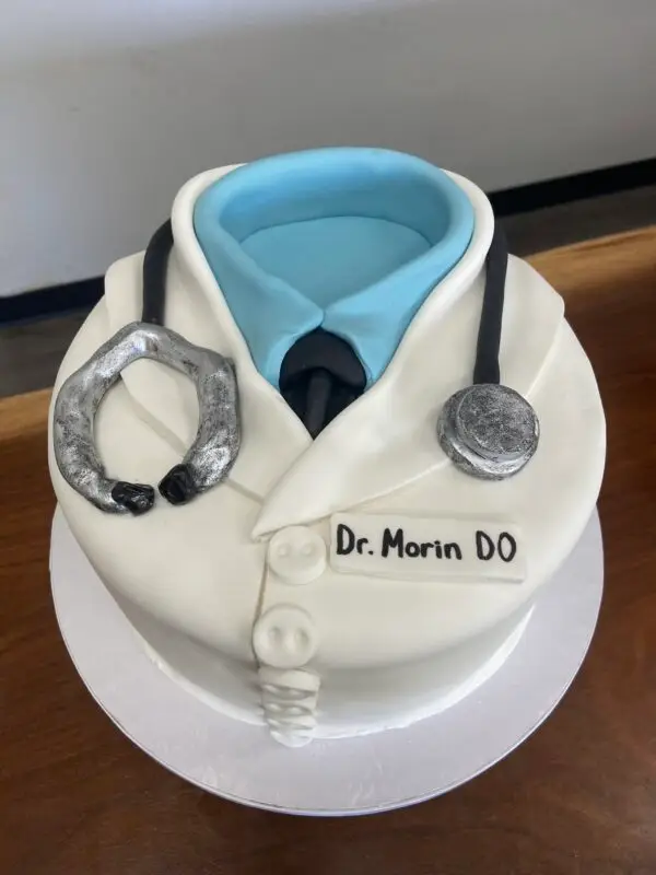 Graduation Cakes - Image 11