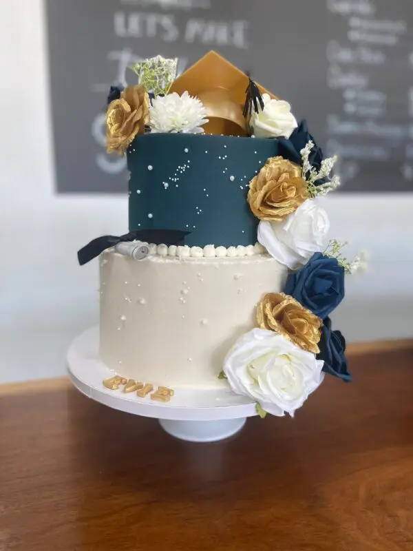 Graduation Cakes - Image 3