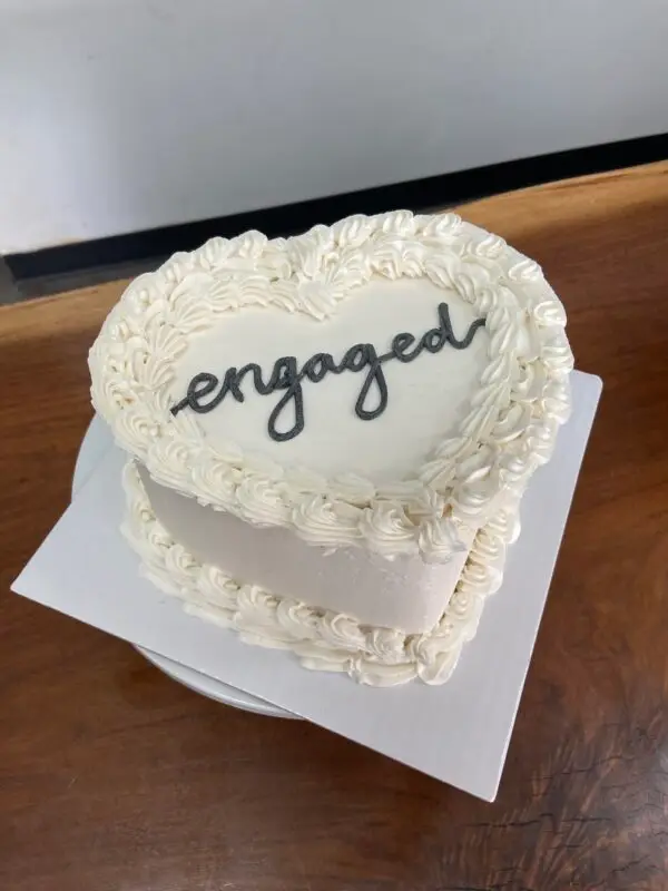 Anniversary Cakes - Image 4