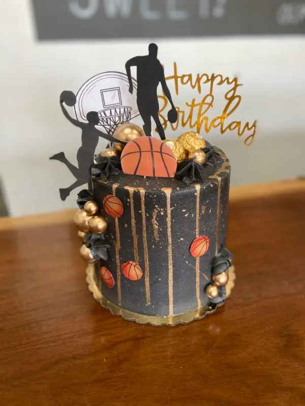 Themed Cakes - Image 8