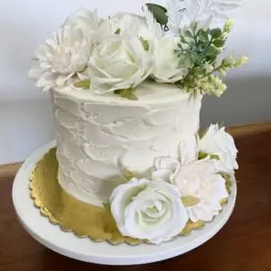 Rustic spackle quick cake with flowers