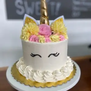 Unicorn face and icing mane quick cake