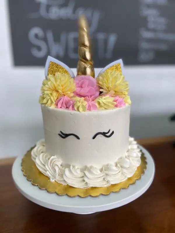 Unicorn face and icing mane quick cake