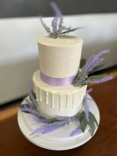 4"/6" with ribbon border, chocolate drip and artificial flowers