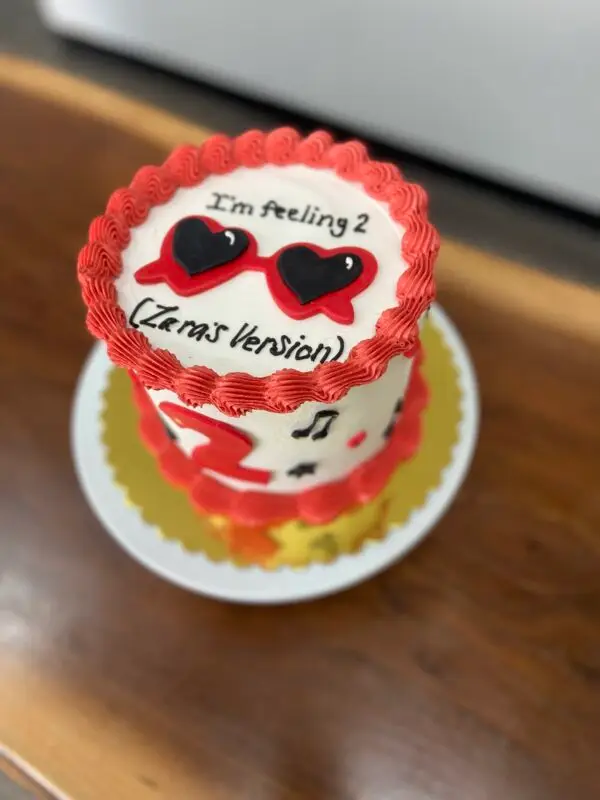 6" All fondant details Taylor Swift theme