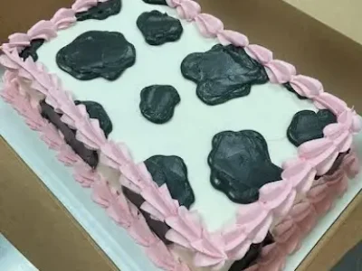 1/4 sheet cake with all icing cow print details